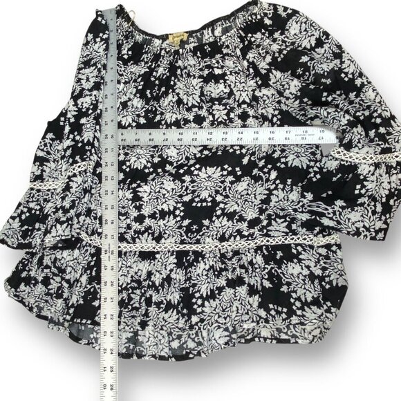 Democracy Blouse Womens Sz S Black/White Floral Ruffle Bell Sleeve Peasant Top - Picture 6 of 9